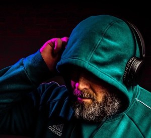 Älterer Hörer: Musikgeschmack wird mit dem Alter einseitiger (Foto: pixabay.com)
