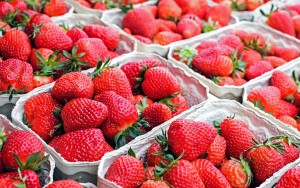 Erdbeeren: Belastung mit Pestiziden beorders hoch (Foto: pixabay.com, Couleur)