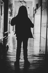 Einsamkeit: Kinder fühlen sich in der Schule oft nicht sicher (Foto: pixabay.com, Juraj Varga)
