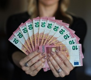 Geld: Senioren bekommen günstigere Kreditkonditionen (Foto: pixabay.com, Tumisu)