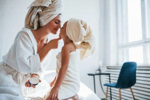 Für ein weiches, luxuriöses Gefühl auf der Haut (Foto: Unsplash)