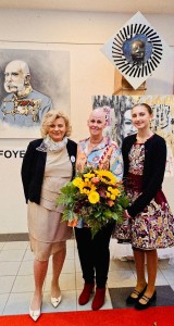 Von links: Kuratorin Michaela Lukmann, ALARTEA DORO, Maria Mulej (Foto: ART Presse Mikizzaner)