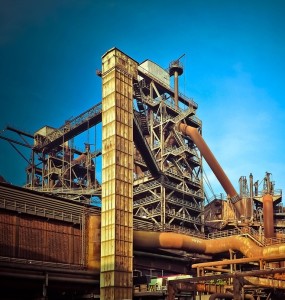 Altes Stahlwerk: Deutsche Industrieproduktion geht im August zurück (Foto: pixabay.com)