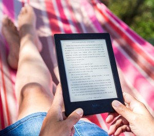 E-Book-Lesen: Immer mehr Senioren interessieren sich dafür (Foto: pixabay.com, Perfecto_Capucine)