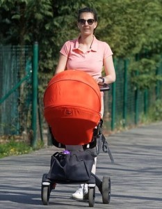 Kinderwagen: schützt Jogger vor Verletzungen (Foto: Mircea Iancu, pixabay.com)