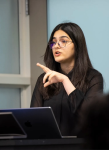 Zainab Iftikhar: Informatikerin enlarvt KI-Verstöße gegen Ethik (Foto: brown.edu)