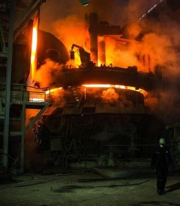 Hochofen: drei Wege zur sauberen Stahlherstellung aufgezeigt (Foto: zephylwer0, pixabay.com)