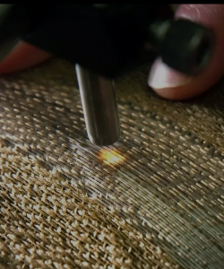 So wird der unsichtbare Code per Hightech ausgelesen (Foto: fibarcode.com) So wird der unsichtbare Code per Hightech ausgelesen (Foto: fibarcode.com)