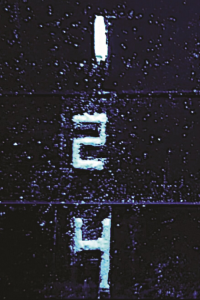 Leuchtziffern auf Basis von umweltverträglichen Naturstoffen (Foto: Ho-Yin Tse, yale.edu) Leuchtziffern auf Basis von umweltverträglichen Naturstoffen (Foto: Ho-Yin Tse, yale.edu)