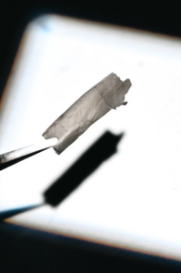 Filter: unscheinbares Material fängt hocheffizient CO2 ein (Foto: Elaina Eichorn, pme.uchicago.edu) Filter: unscheinbares Material fängt hocheffizient CO2 ein (Foto: Elaina Eichorn, pme.uchicago.edu)