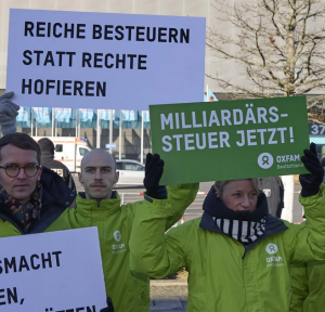 Oxfam: Demonstration für höhere Steuern für Superreiche (Foto: Mike Auerbach, oxfam.de) Oxfam: Demonstration für höhere Steuern für Superreiche (Foto: Mike Auerbach, oxfam.de)