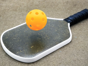 Praktische Anwendung: Padel-Schläger aus flachbasiertem Verbundwerkstoff (Foto: biofibix.be)