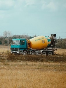 Betonmischer: trasportiert künftig altkleiderverstärkten Beton (Foto: Janusz Walczak, pixabay.com)