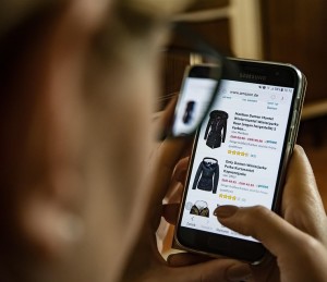 Schnäppchenjagd: Online-Shopping zu Weihnachten beliebt (Foto: pixabay.com, HutchRock)