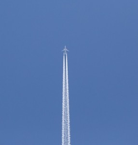 Kondensstreifen: Forscher wollen das Problem lösen (Foto: pixabay.com, schauhi) Kondensstreifen: Forscher wollen das Problem lösen (Foto: pixabay.com, schauhi)