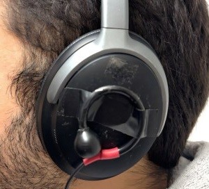 Intelligenter Kopfhörer: Hightech-Modul erkennt den Gesprächspartner (Foto: Hu et al./EMNLP)