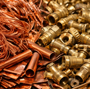 Kupfer- und Messingschrott als wertvolle Rohstoffe im Metallrecycling. Kupfer- und Messingschrott als wertvolle Rohstoffe im Metallrecycling.