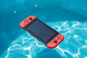 Alltägliche Schäden wie Wasser sind auch 2025 eine häufige Ursache für Datenverlust (©RecoveryLab) Alltägliche Schäden wie Wasser sind auch 2025 eine häufige Ursache für Datenverlust (©RecoveryLab)