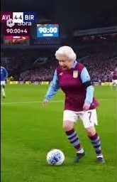 Deepfake: Elizabeth II. regt den Betrachter hier zum Schmunzeln an (Quelle: tiktok.com)