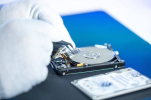 Technischer Zugriff auf ein Speichermedium im Rahmen einer hardwarebasierten Datenanalyse