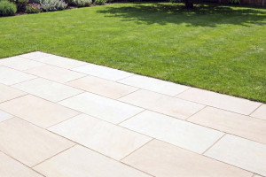 Terrasse im Garten (Foto: Pawel Kowalczyk)