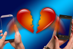 Schlussmachen per Smartphone: unter den Jüngeren gang und gäbe (Bild: pixabay.com, geralt)