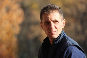 Mann mittleren Alters: Körper reagiert anders auf PFAS (Foto: pixabay.com, YasDO)