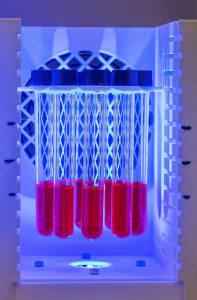 Modell der innovativen wasserstoffspendenden Solaranlage (Foto: Elvira Eberhardt, uni-ulm.de) Modell der innovativen wasserstoffspendenden Solaranlage (Foto: Elvira Eberhardt, uni-ulm.de)