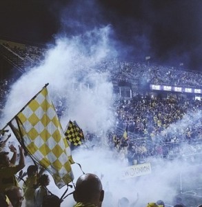 Fans im Stadion: KI kann sich bei Beurteilung von Anhängern irren (Foto: tookapic, pixabay.com)