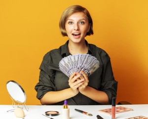 Influencerin: mit Polarisierung durch Fake News zu Mehreinnahmen (Foto: pixabay.com, truefanz)