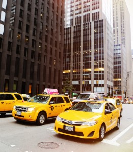 Fahrerlose Autos: Diese werden künftig verstärkt mit KI gedrillt (Foto: LEEROY Agency, pixabay.com)