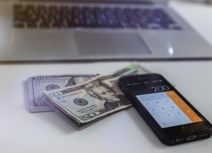 Banking-Apps: wichtig für Geldverwaltung vieler US-Bürger (Foto: pixabay.com, JESHOOTS-com)