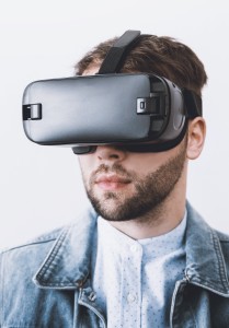 Datenbrille prüft, ob sie auf dem richtigen Kopf sitzt (Foto: pixabay.com, Jan Vašek)