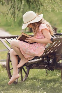 Lesen: ist vor allem für Kinder meist lehrreicher als das Hören (Foto: Petra, pixabay.com)