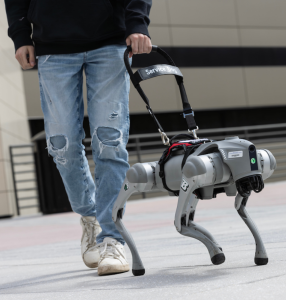 Robo-Blindenhund: Gerät plant, spricht und führt (Foto: Jonathan Cohen, binghamton.edu)