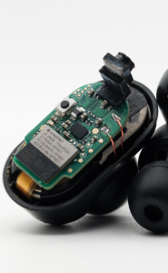 "VueBuds": Kopfhörer, die jetzt auch "sehen" können (Foto: Kim et al./CHI ‘26)