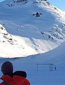 Drohne im Anflug: Bodenradar spürt potenzielle Risiken im Schnee auf (Foto: sintef.no)