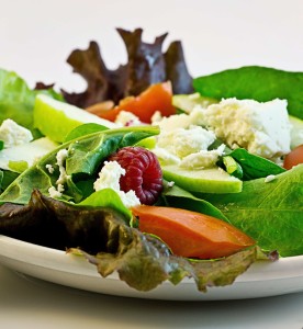 Salat: Essen ohne Eiweiß hilft nicht unbedingt beim Abnehmen (Foto: Steve Buissinne, pixabay.com)