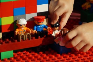 Mit Lego spielen: Gezielte Förderung schützt vor Verhaltensproblemen (Foto: pixabay.com, M W)