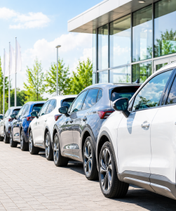 Neuwagen: EU-Neuwagenmarkt steigt im März um 13 Prozent (Bild: ChatGPT/Dall-E)