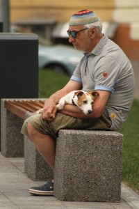 Sitzen: Wer beim Aufstehen Mühe hat, muss mit Schlimmerem rechnen (Foto: Alesya Gladkikh/pixabay.de)