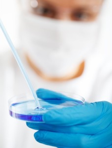 Im Labor: Forscher ersetzen künftig Naphta (Foto: pixabay.com, PublicDomainPictures)