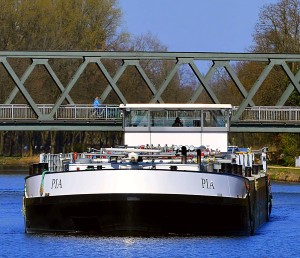 Binnenschiff: Dieses soll bald umweltneutral fahren (Foto: Daniel Borker, pixabay.com)