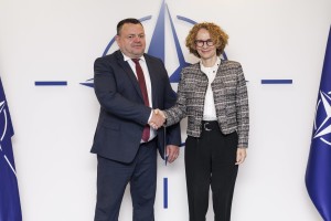 Martin Talian, ESET Chief CS Office und Radmila Šekerinska, NATO Deputy Secretary General (© ESET)
