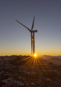Windrad: Erneuerbare Energien revolutionieren den Strommarkt (Foto: John, pixabay.com)