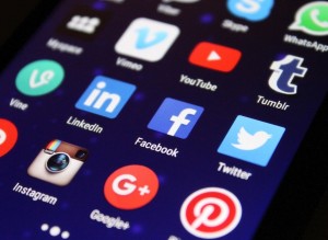 Soziale Medien: für die Gen Z wegen Jobs mit Vorsicht zu genießen (Foto: Pixelkult, pixabay.com)