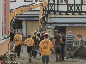 Ehrenamtliche Scientology-Geistliche bei der Arbeit (Foto: Scientology)
