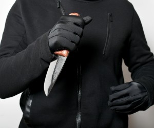 Gewalttäter: Teens mit Kontakten zu Kriminellen zücken öfter das Messer (Foto: Leo, pixabay.com)