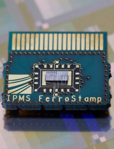 Prototyp des neuen Datenspeichers des IPMS (Foto: Piotr Banczerowski, fraunhofer.de)