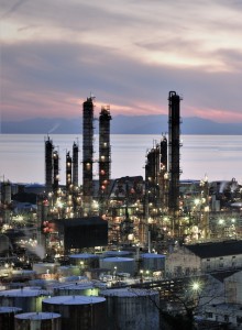 Raffinerie: Anlagen können auf energiesparende Membranen umsteigen (Foto: Tasukaran, pixabay.com)